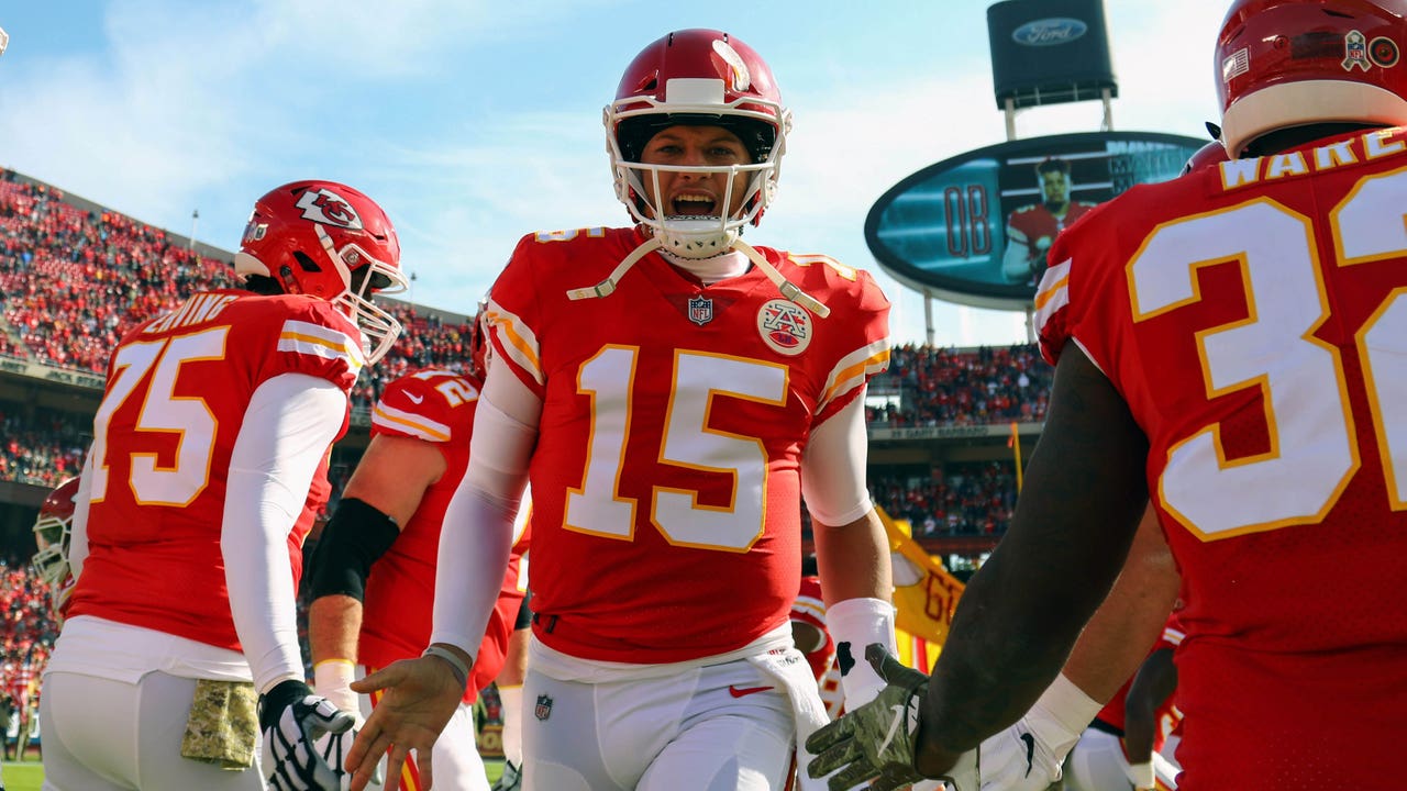 Chiefs' Patrick Mahomes continues to rewrite record books